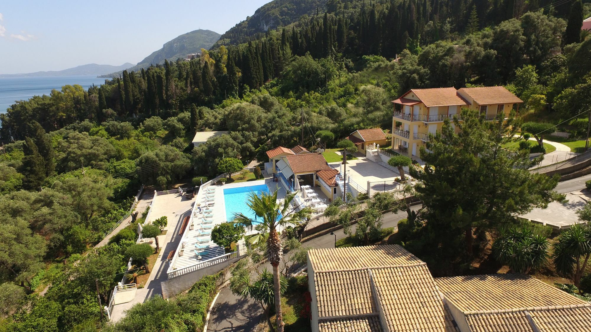Brentanos Apartments - A - View Of Paradise Gastouri  ภายนอก รูปภาพ